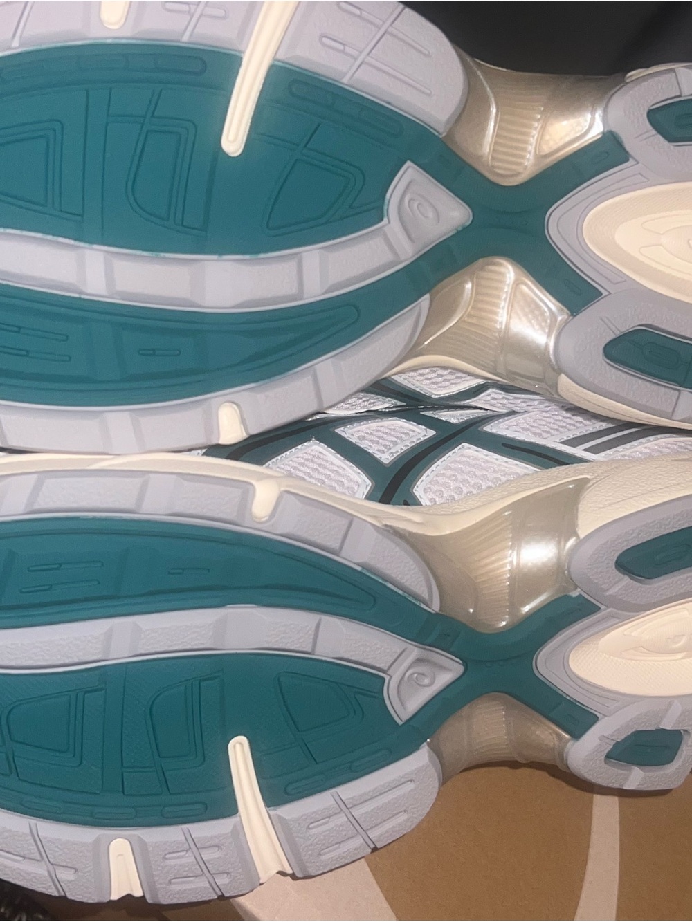 Asics Men White Silver and green GEL-1130 Running Shoes - Picture 4 of 6